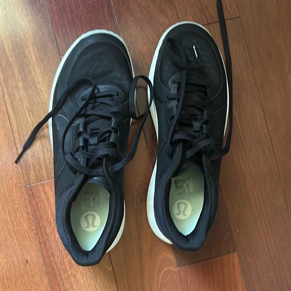 Brand New - Size 9.5 Lululemon Strongfeel Trainers Black - Picture 1 of 5